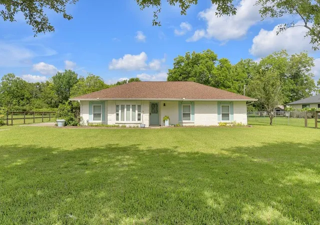 Photo 3 of Single family home for sale at 1624 Texas Ave, League City, TX 77573 | MLS# 98686635 | Listing updated on 2026-09-11