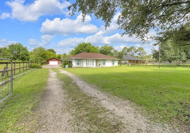 Photo 3 of Single family home for sale at 1624 Texas Ave, League City, TX 77573 | MLS# 98686635 | Listing updated on 2026-09-11