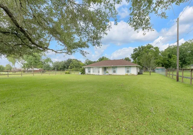 Photo 4 of Single family home for sale at 1624 Texas Ave, League City, TX 77573 | MLS# 98686635 | Listing updated on 2026-09-11