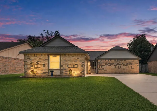 1st image of 16738 Barkentine Ln, Friendswood, TX 77546 | MLS# 26222327