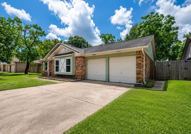 Photo 2 of Single family home for sale at 6903 Briarfield Dr, Spring, TX 77379 | MLS# 21210667 | Listing updated on 2026-09-02