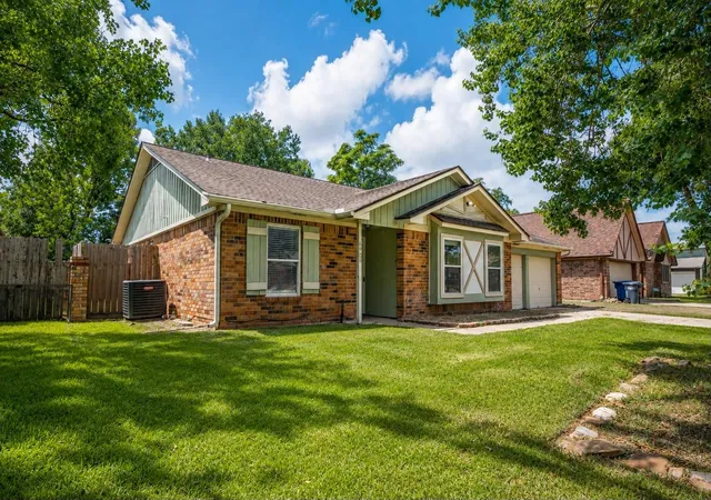 Photo 3 of Single family home for sale at 6903 Briarfield Dr, Spring, TX 77379 | MLS# 21210667 | Listing updated on 2026-09-02