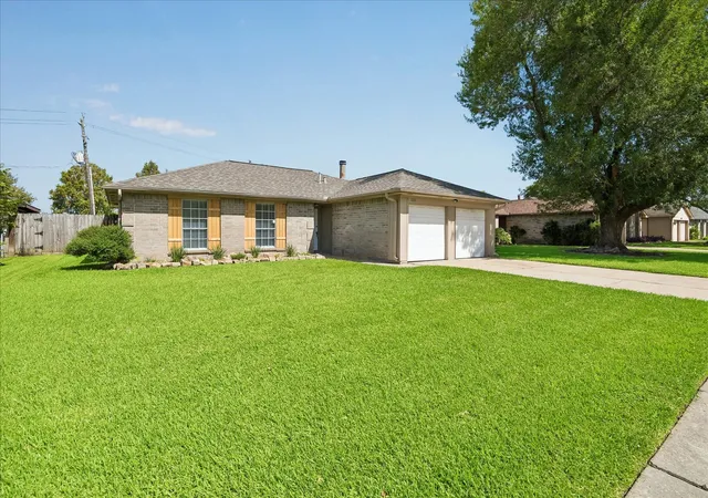 2nd image of 1113 Canyon Springs Dr, La Porte, TX 77571 | MLS# 82086318