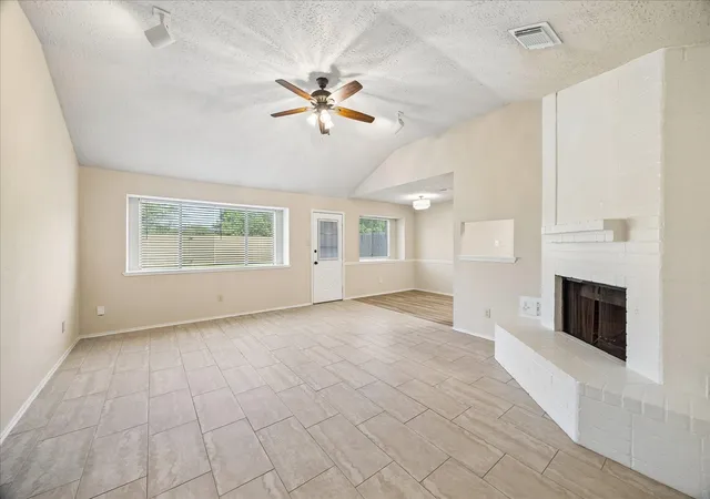 3rd image of 1113 Canyon Springs Dr, La Porte, TX 77571 | MLS# 82086318