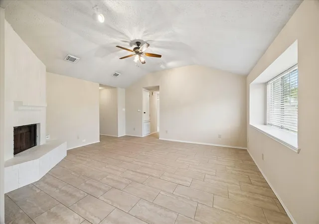 5th image of 1113 Canyon Springs Dr, La Porte, TX 77571 | MLS# 82086318