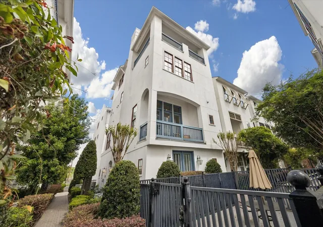 Photo 1 of Single family home for sale at 246 E 28th Street, Houston, TX 77008 | MLS# 65150991 | Listing updated on 2026-09-14