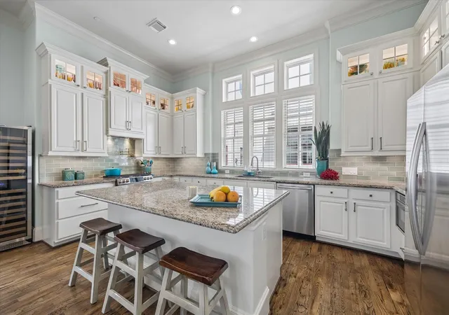 Photo 2 of Single family home for sale at 246 E 28th Street, Houston, TX 77008 | MLS# 65150991 | Listing updated on 2026-09-14