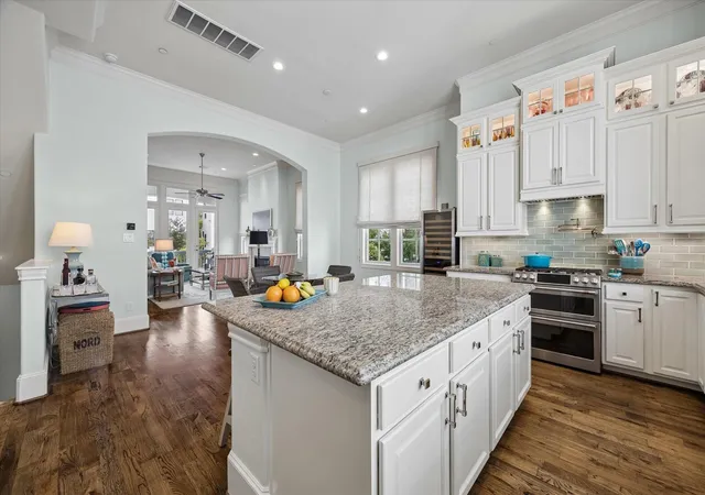 Photo 3 of Single family home for sale at 246 E 28th Street, Houston, TX 77008 | MLS# 65150991 | Listing updated on 2026-09-14