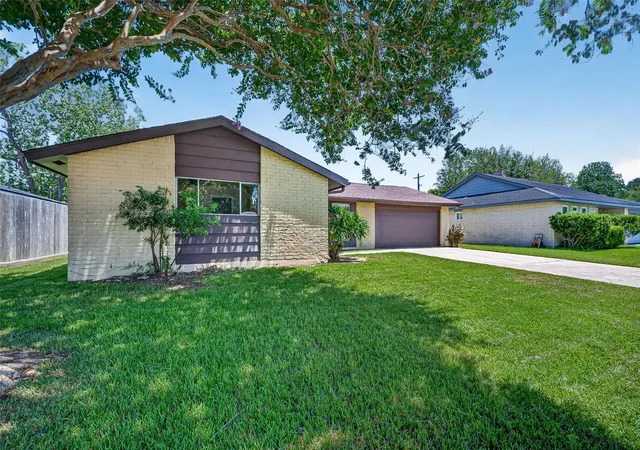3rd image of 3307 Fern Rock Dr, La Porte, TX 77571 | MLS# 16459399