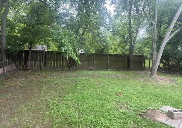 13th image of 215 Blackshear St, Tomball, TX 77375 | MLS# 59735872