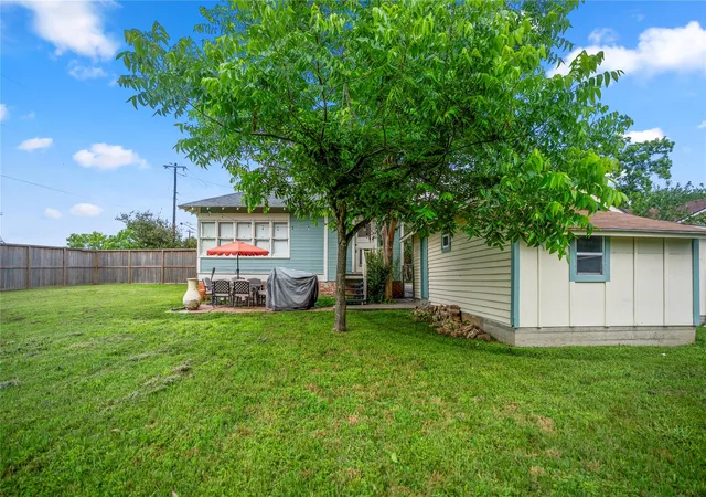 Homes for sale in Brenham, TX | 907 Clinton St, Brenham, TX 77833 | MLS# 10136585