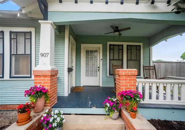 Homes for sale in Brenham, TX | 907 Clinton St, Brenham, TX 77833 | MLS# 10136585