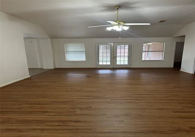 36th image of 914 W Peach Hollow Cir, Pearland, TX 77584 | MLS# 29703050
