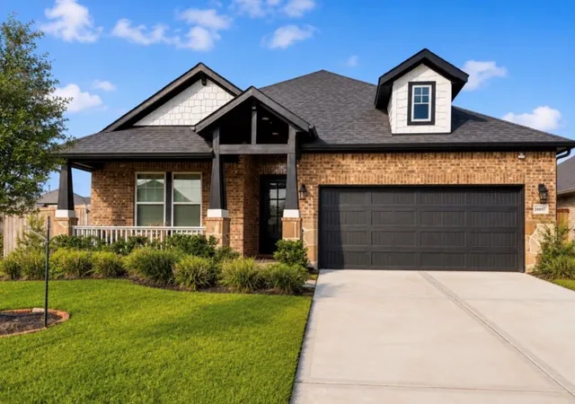 Photo 1 of Sale Pending at 16007 Tangled Vine Ln, Conroe, TX 77302 | MLS# 2252216 | Listing updated on 2026-09-17