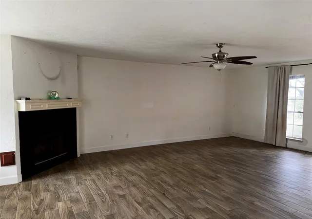 3rd image of 303 Cypress Ln, La Porte, TX 77571 | MLS# 70882487