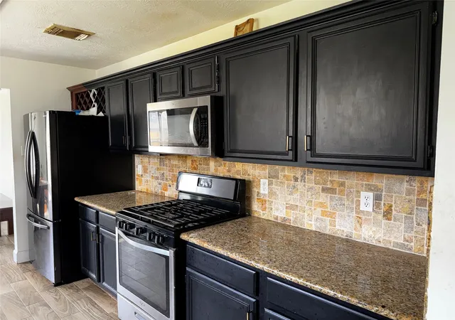 5th image of 303 Cypress Ln, La Porte, TX 77571 | MLS# 70882487