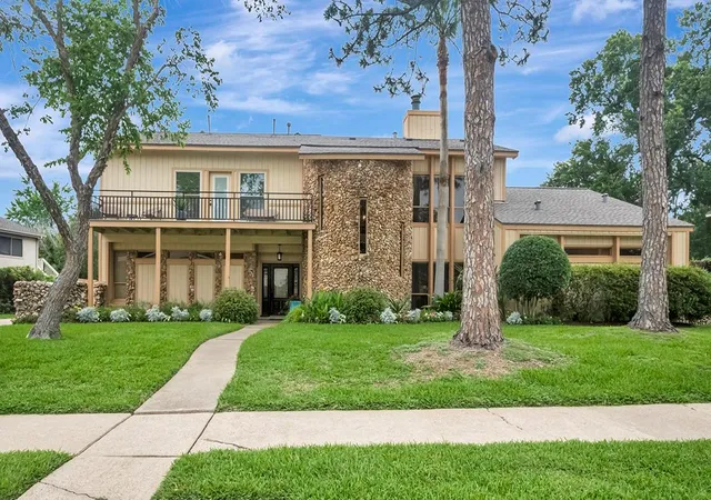 1st image of 307 Crestwood Dr, El Lago, TX 77586 | MLS# 18281755