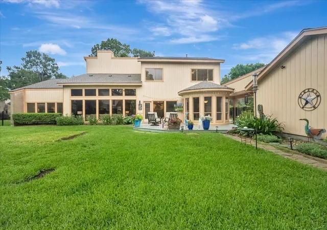 2nd image of 307 Crestwood Dr, El Lago, TX 77586 | MLS# 18281755