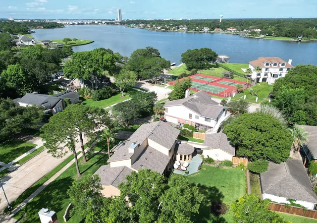 3rd image of 307 Crestwood Dr, El Lago, TX 77586 | MLS# 18281755