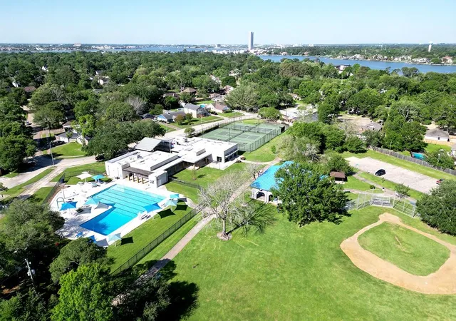 49th image of 307 Crestwood Dr, El Lago, TX 77586 | MLS# 18281755