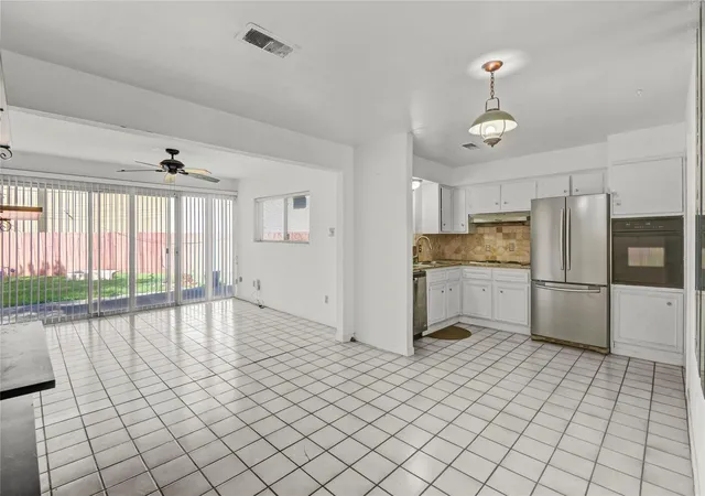 Photo 2 of Sale Pending at 10614 Faircroft Dr, Houston, TX 77048 | MLS# 64442251 | Listing updated on 2026-09-16