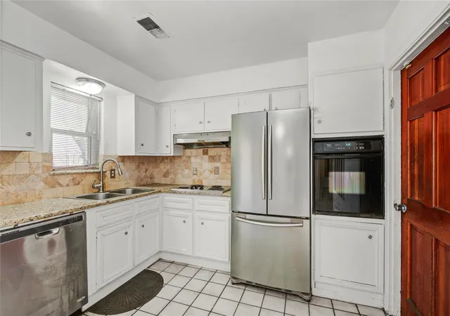 Photo 3 of Sale Pending at 10614 Faircroft Dr, Houston, TX 77048 | MLS# 64442251 | Listing updated on 2026-09-16