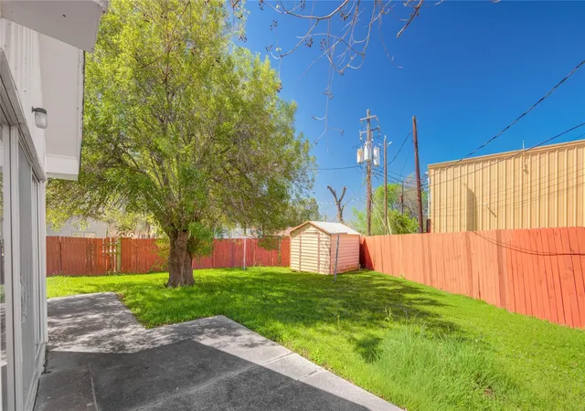 Photo 4 of Sale Pending at 10614 Faircroft Dr, Houston, TX 77048 | MLS# 64442251 | Listing updated on 2026-09-16