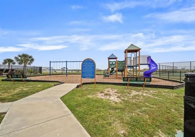 3rd image of 2929 Hammock Ct, Palacios, TX 77465 | MLS# 84079762