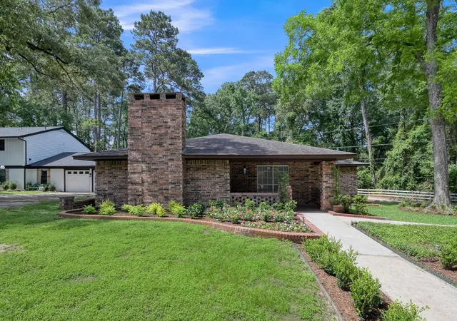 Photo 2 of Single family home for sale at 117 Broken Bough Ln, Conroe, TX 77304 | MLS# 72590232 | Listing updated on 2026-08-29