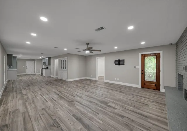 Photo 3 of Single family home for sale at 117 Broken Bough Ln, Conroe, TX 77304 | MLS# 72590232 | Listing updated on 2026-08-29