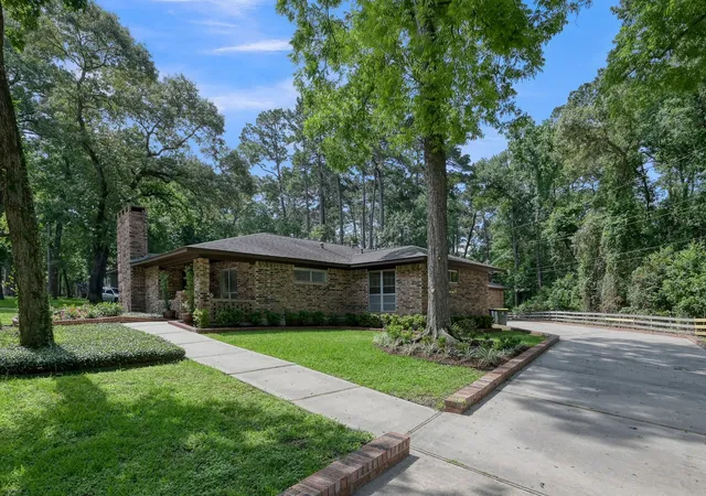 Photo 3 of Single family home for sale at 117 Broken Bough Ln, Conroe, TX 77304 | MLS# 72590232 | Listing updated on 2026-08-29