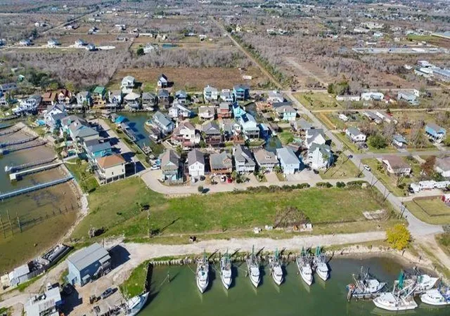 4th image of 1220 Aqua Way Dr, Dickinson, TX 77539 | MLS# 50589210