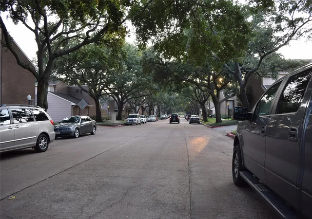Listing Photo 4 - Condo for sale in building located at 13776 Hollowgreen Dr, Houston, TX 77082 - Unit #407