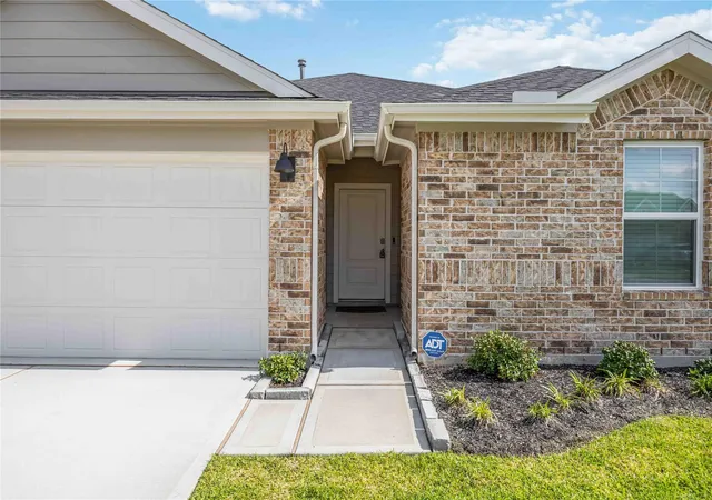 Photo 3 of Sale Pending at 9522 Wall St, Texas City, TX 77591 | MLS# 74751475 | Listing updated on 2026-09-08