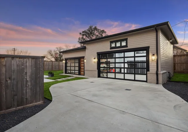 2nd image of 7516 Morningside Dr, Houston, TX 77030 | MLS# 60915707