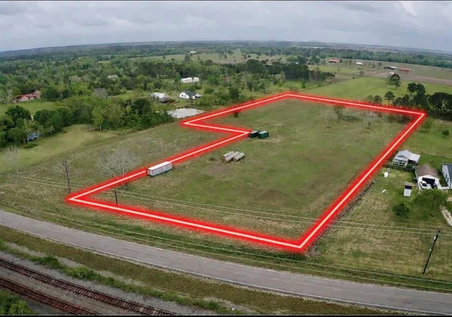 3rd image of 9715 County Road 171, Liverpool, TX 77577 | MLS# 63586129