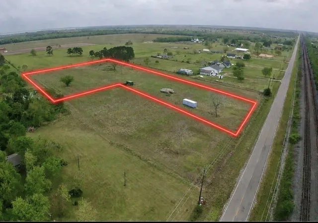 4th image of 9715 County Road 171, Liverpool, TX 77577 | MLS# 63586129