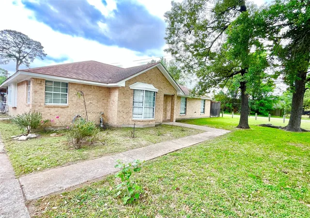 2nd image of 405 Wild Plum St, Houston, TX 77013 | MLS# 21972726