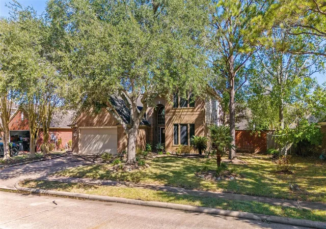 Photo 3 of Single family home for sale at 1605 Gatecreek Dr, Pearland, TX 77581 | MLS# 32775150 | Listing updated on 2025-11-30