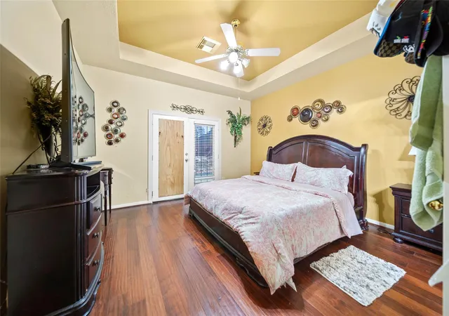 Photo 3 of Single family home for sale at 1605 Gatecreek Dr, Pearland, TX 77581 | MLS# 32775150 | Listing updated on 2025-11-30