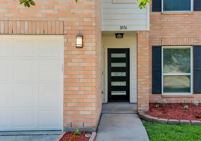 Photo 3 of Single family home for sale at 1006 Thicket Hl Ct, Houston, TX 77073 | MLS# 98872280 | Listing updated on 2026-09-14