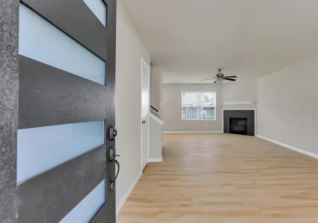 Photo 3 of Single family home for sale at 1006 Thicket Hl Ct, Houston, TX 77073 | MLS# 98872280 | Listing updated on 2026-09-14