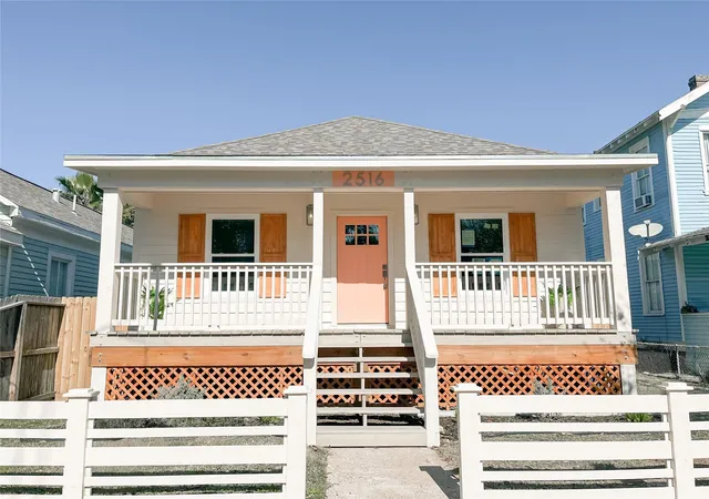 Homes for sale in Galveston, TX | 2516 Avenue M, Galveston, TX 77550 | MLS# 38053632