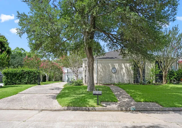 1st image of 1 Wellington Ln, Sugar Land, TX 77478 | MLS# 83572042