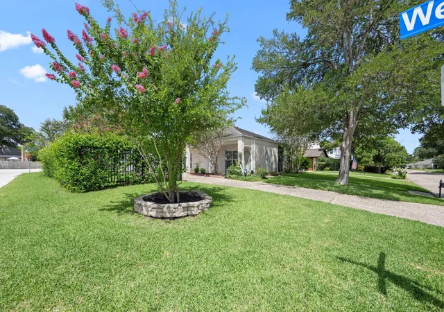 2nd image of 1 Wellington Ln, Sugar Land, TX 77478 | MLS# 83572042