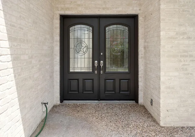 Photo 3 of Single family home for sale at 1 Wellington Ln, Sugar Land, TX 77478 | MLS# 83572042 | Listing updated on 2026-10-09