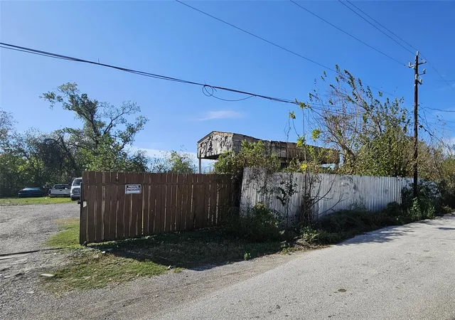 2nd image of 7826 Attwater St, Houston, TX 77028 | MLS# 63418603