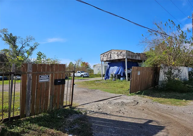 3rd image of 7826 Attwater St, Houston, TX 77028 | MLS# 63418603