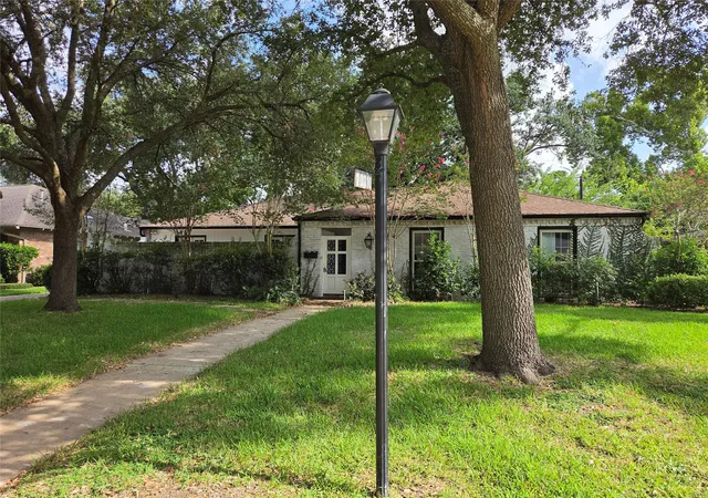 2nd image of 10010 Burgoyne Rd, Houston, TX 77042 | MLS# 36815034