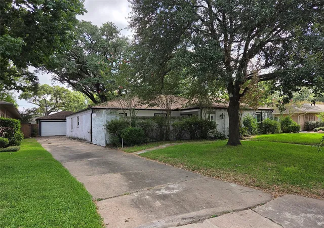 3rd image of 10010 Burgoyne Rd, Houston, TX 77042 | MLS# 36815034